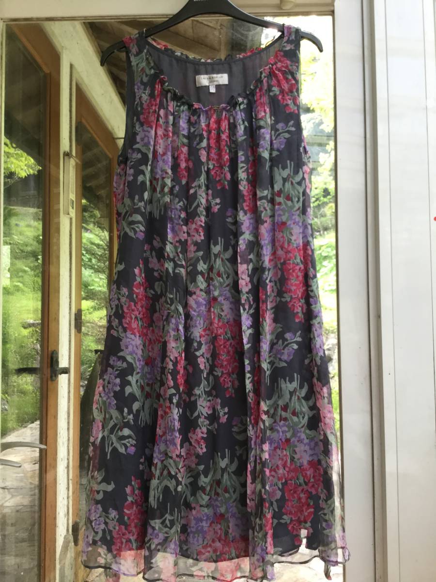 ローラアシュレイ グレー地ピンク薄紫花柄シフォンワンピース１１号 ワンピース 売買されたオークション情報 Yahooの商品情報をアーカイブ公開 オークファン Aucfan Com