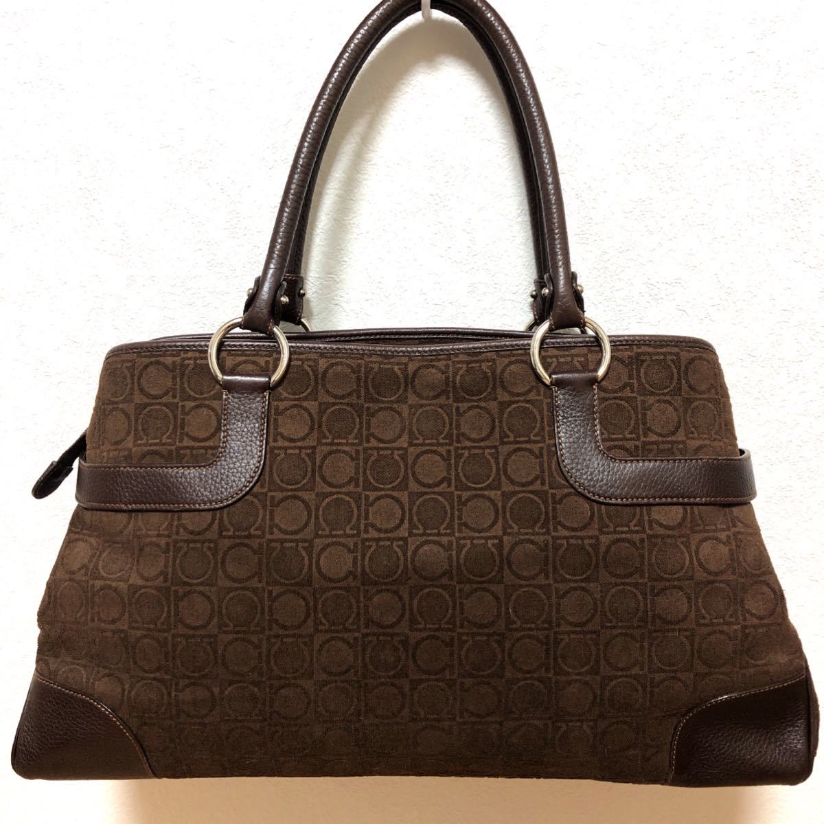 極美品「Salvatore Ferragamo」○A4入るトートバッグ○肩掛け○レザー 