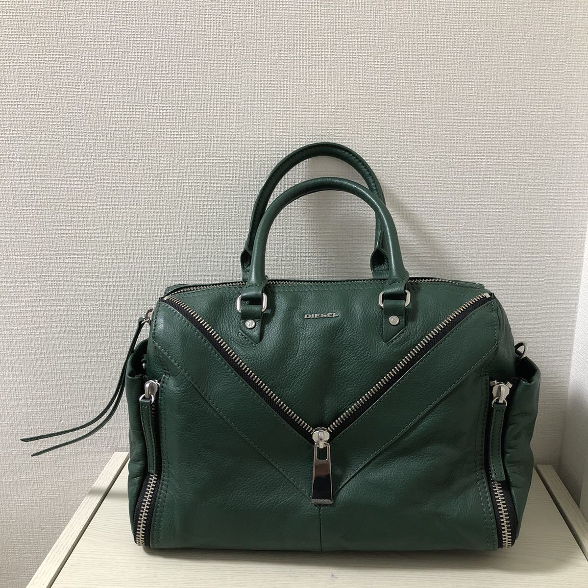 豊富な，お得 同様 DIESEL ディーゼル レザー ミニ ボストンバッグ グリーン 緑 ジッパー バイカー ハンドバッグ(かばん、バッグ)｜売買されたオークション情報、yahooの商品情報をアーカイブ公開 - オーク かばん、バッグ