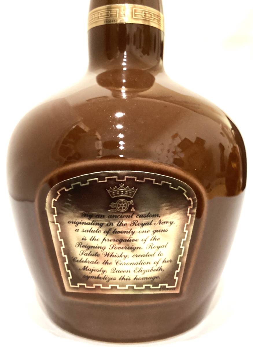 【未開栓】 SALUTE ロイヤルサルート 茶色　陶器ボトル 箱なし 未開栓】 SALUTE ロイヤルサルート 茶色 陶器ボトル 箱なし 未開栓