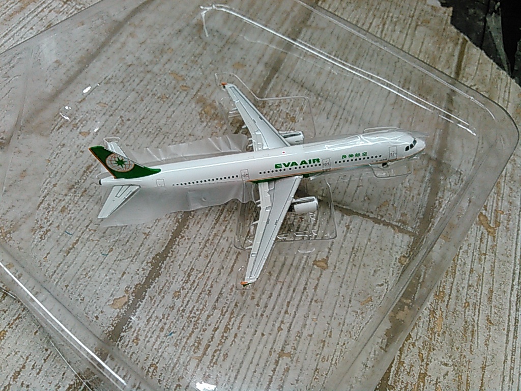1⁄400 エバー航空 B16335 AIRBUS A330-300 : EVA