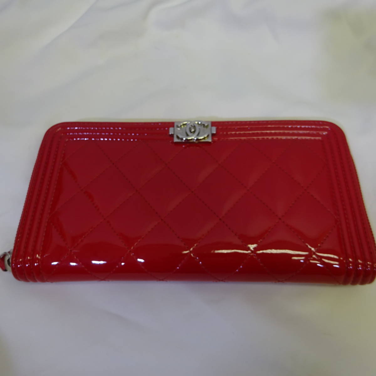 CHANEL ブラック 長財布 ラウンドファスナー シャネル エナメル CHANEL 
