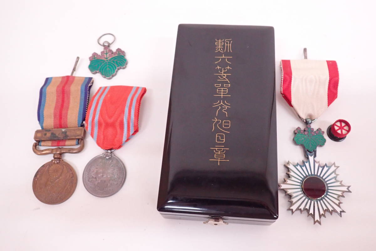 勲章？ 藍綬褒章 バッジ など まとめ売り 勲章？ 藍綬褒章 バッジ など