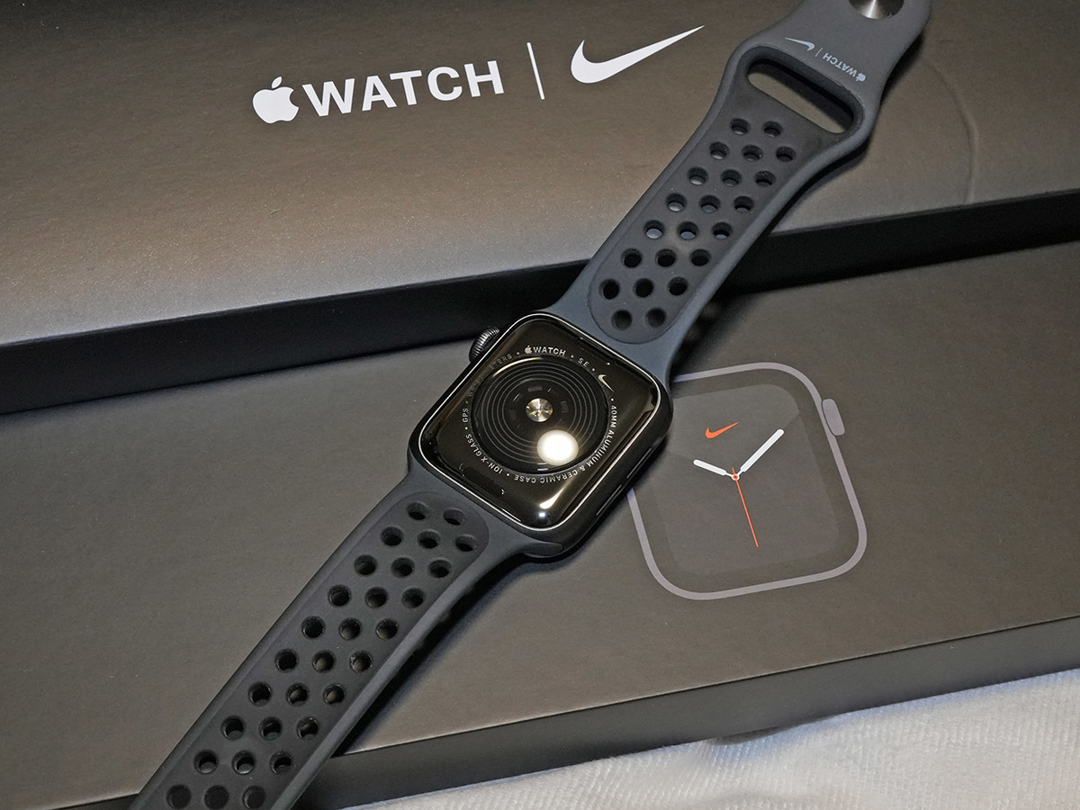 Apple Watch Nike SE GPSモデル 40mm MYYF2J/A A2351 アンスラサイト