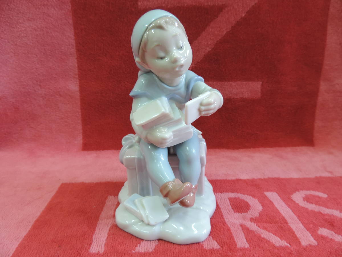 LLADRO リヤドロ 本を読んでる少年の陶磁器人形 西洋工芸 置物