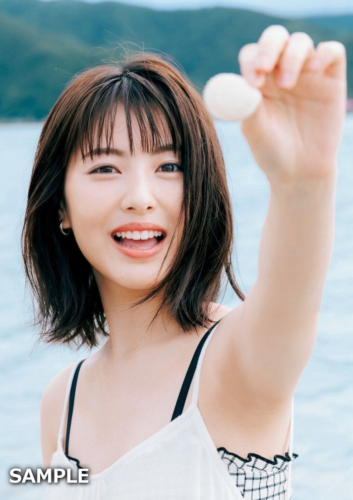 浜辺美波さんA3最終価格 浜辺美波さん L判サイズです。 合計約130枚で（秘密な写真も10枚入り