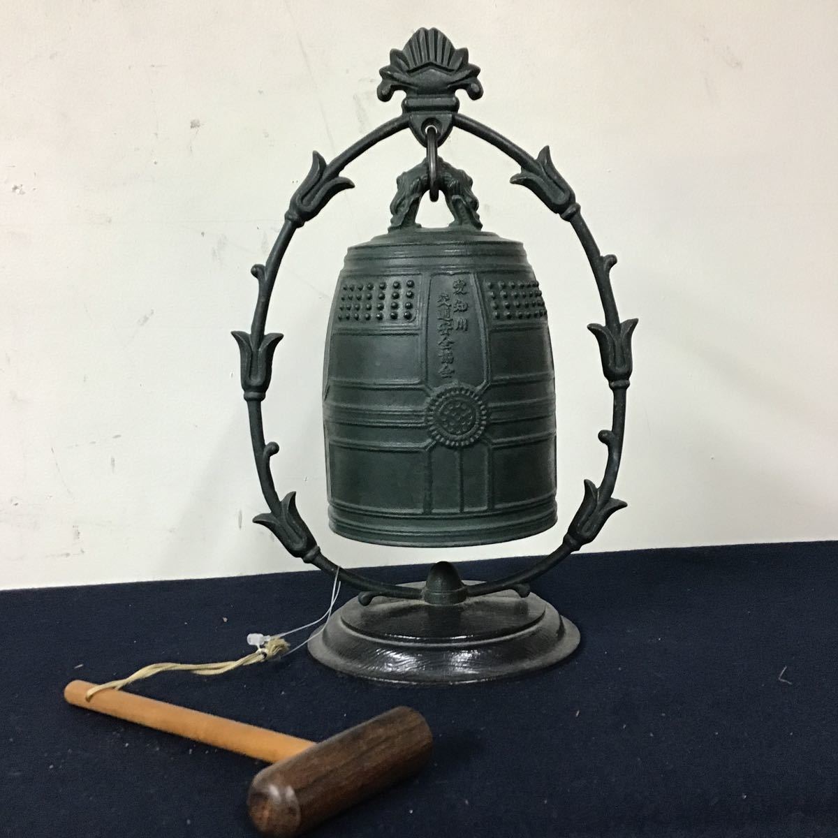 青銅製 梵鐘 仏具 鐘 金属工芸 半鐘 鳴り物 仏具 金寿堂謹製 梵鐘 木槌付