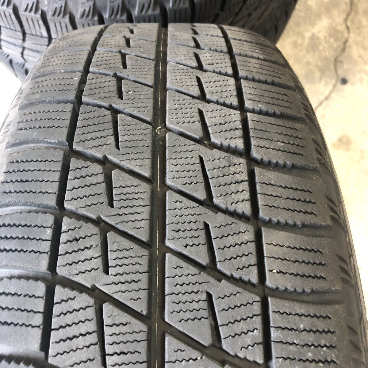 205/60R15 スタッドレスタイヤ付き4本セット ノアヴォクシーセレナなど 