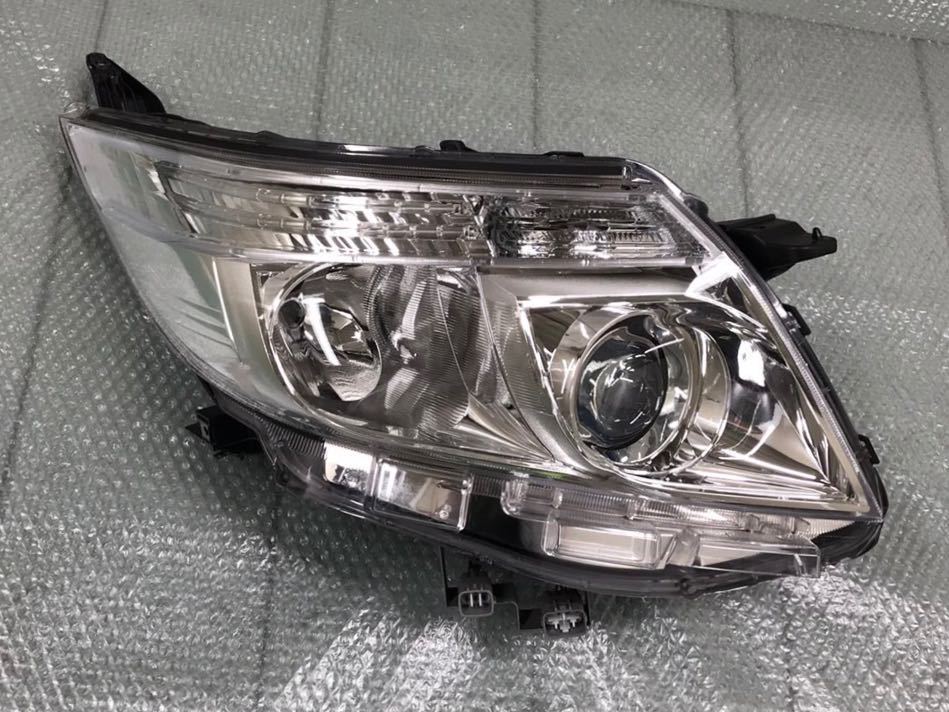 ★ステー折れなし・少しキズ有★ ZRR 80 85 ZWR80 ノア エスクァイア 前期 純正 LED ヘッドライト 右 運転席側 KOITO 28-227 ヴォクシー ノア ZRR80 キズ ZWR80&frasl;ZWR85&frasl;ZRR80 日よけ