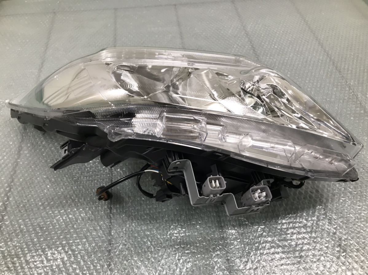 ★ステー折れなし・少しキズ有★ ZRR 80 85 ZWR80 ノア エスクァイア 前期 純正 LED ヘッドライト 右 運転席側 KOITO 28-227 ヴォクシー ノア ZRR80 キズ ZWR80&frasl;ZWR85&frasl;ZRR80 日よけ