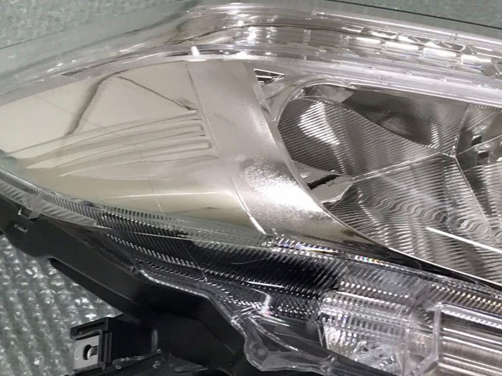 ★ステー折れなし・少しキズ有★ ZRR 80 85 ZWR80 ノア エスクァイア 前期 純正 LED ヘッドライト 右 運転席側 KOITO 28-227 ヴォクシー ノア ZRR80 キズ ZWR80&frasl;ZWR85&frasl;ZRR80 日よけ