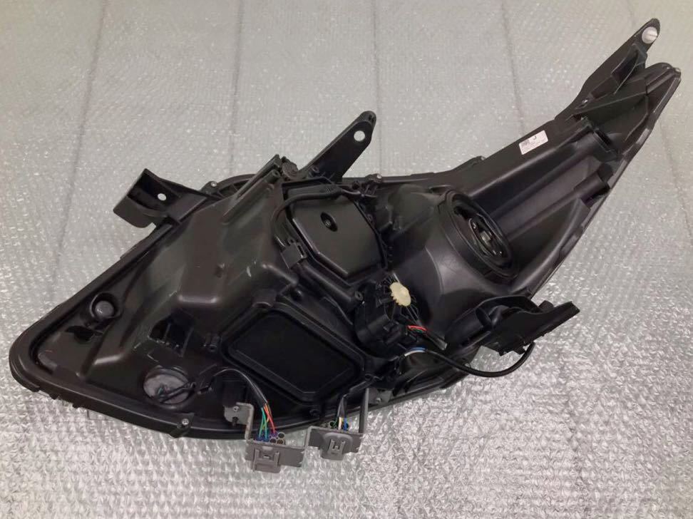 ★ステー折れなし・少しキズ有★ ZRR 80 85 ZWR80 ノア エスクァイア 前期 純正 LED ヘッドライト 右 運転席側 KOITO 28-227 ヴォクシー ノア ZRR80 キズ ZWR80&frasl;ZWR85&frasl;ZRR80 日よけ
