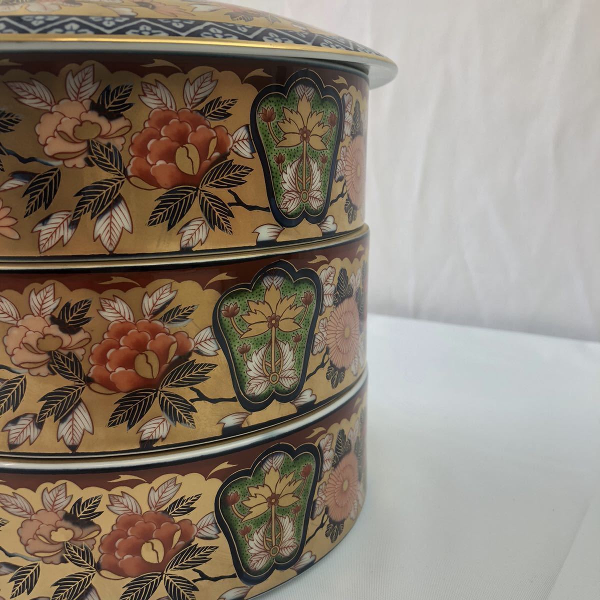 極錦金彩古伊万里 三段重 日肥其泉作 古伊万里 有田焼 陶器 工芸品 和