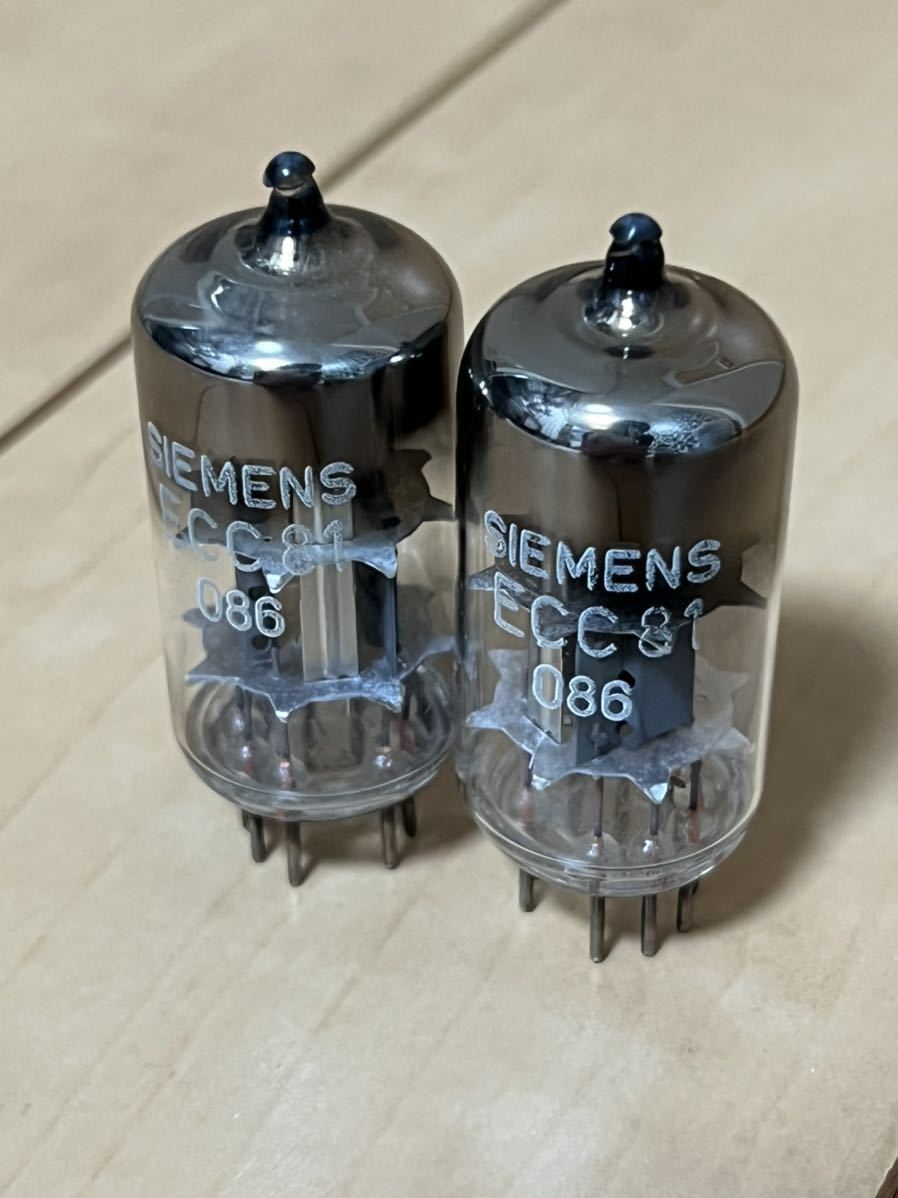 ECC81 Yahoo!オークション ECC81&frasl;12AT7 ECC81&frasl;12AT7-SIEMENS ⁄ NATIONAL ECC81 12AT7 2本 SIEMENS 全数試験済み 良好 真空管 086