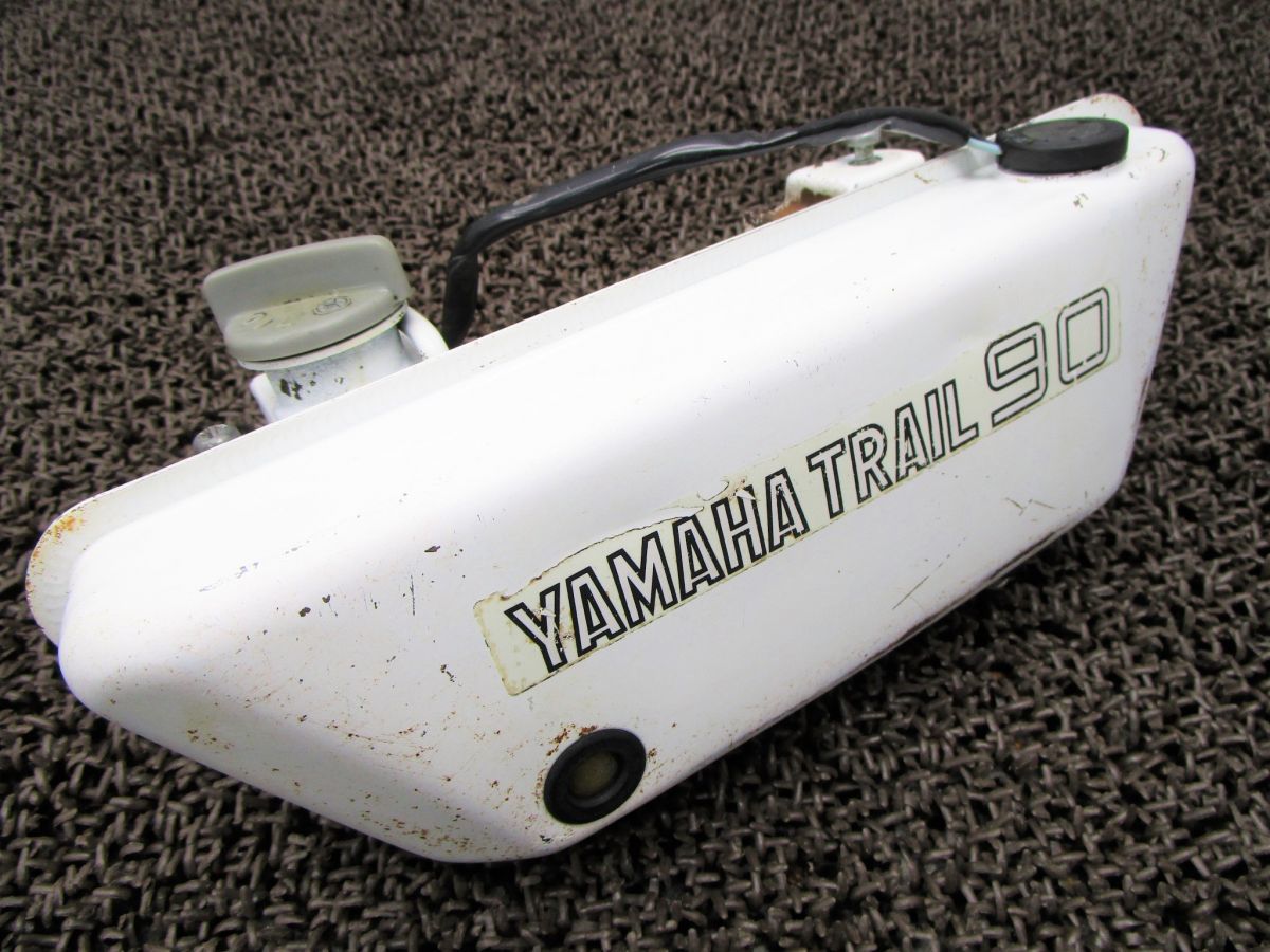 DT90 オイルタンク バッテリーボックス ▲f928！429 ヤマハ 【 429 】