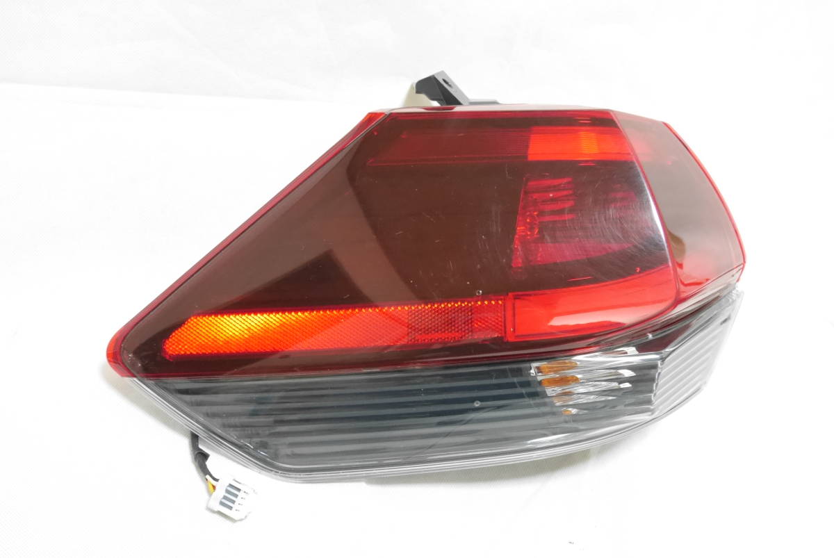 【送料無料】US NISSAN 純正 ROGUE ローグ エクストレイル 17-19 X-TRAIL T32/NT32/HT32/HNT32 テールライト テールランプ USDM 北米仕様 日産、米国で「ローグ（日本名：エクストレイル）」2024モデル NISSAN エクストレイル エクストレイルT33NISSANニッサンROGUE純正USフロント 北米版『ローグ』…精悍なブラックアクセント □エクストレイルT33□ニッサンROGUE純正USエンブレム
