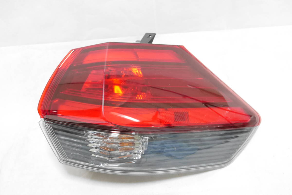 【送料無料】US NISSAN 純正 ROGUE ローグ エクストレイル 17-19 X-TRAIL T32/NT32/HT32/HNT32 テールライト テールランプ USDM 北米仕様 日産、米国で「ローグ（日本名：エクストレイル）」2024モデル NISSAN エクストレイル エクストレイルT33NISSANニッサンROGUE純正USフロント 北米版『ローグ』…精悍なブラックアクセント □エクストレイルT33□ニッサンROGUE純正USエンブレム