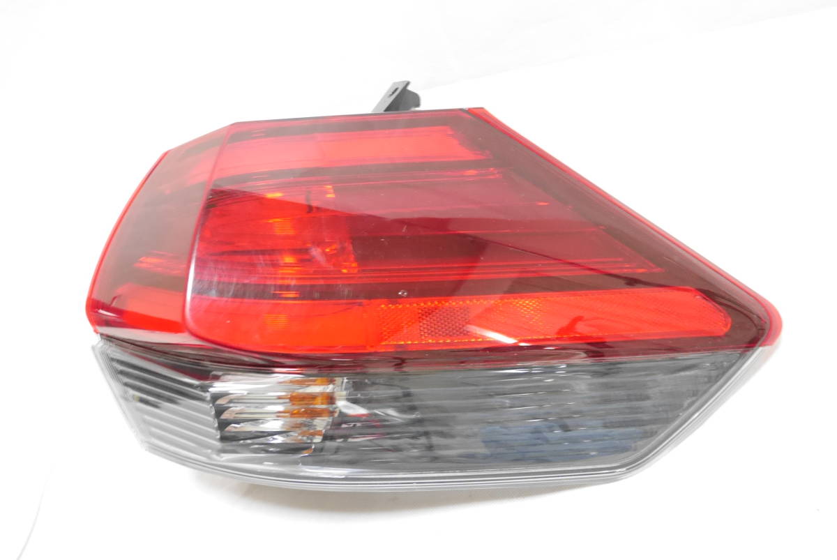 【送料無料】US NISSAN 純正 ROGUE ローグ エクストレイル 17-19 X-TRAIL T32/NT32/HT32/HNT32 テールライト テールランプ USDM 北米仕様 日産、米国で「ローグ（日本名：エクストレイル）」2024モデル NISSAN エクストレイル エクストレイルT33NISSANニッサンROGUE純正USフロント 北米版『ローグ』…精悍なブラックアクセント □エクストレイルT33□ニッサンROGUE純正USエンブレム