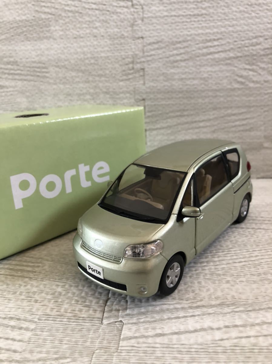 1/30 トヨタ 旧型ポルテ 後期 カラーサンプル ミニカー 非売品 ライト