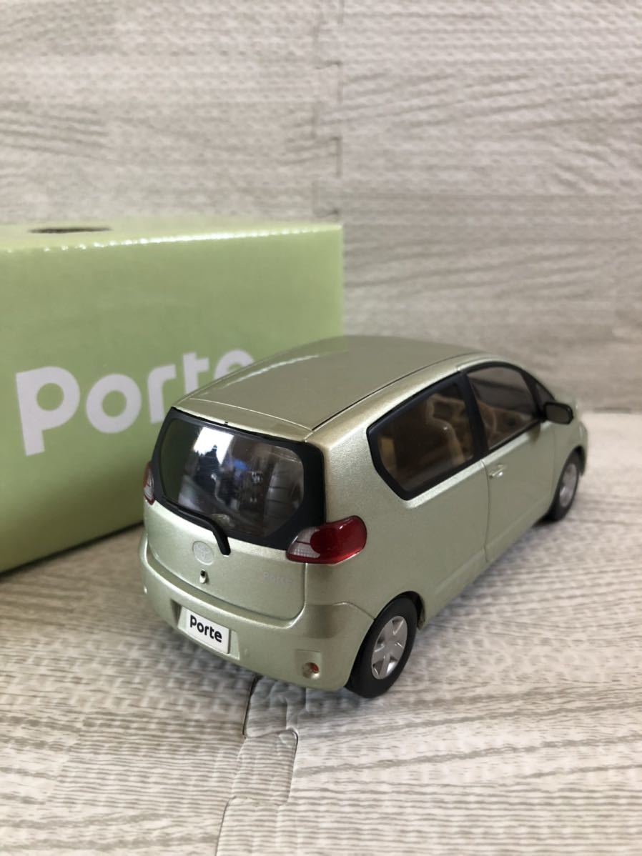 1/30 トヨタ 旧型ポルテ 後期 カラーサンプル ミニカー 非売品 ライト