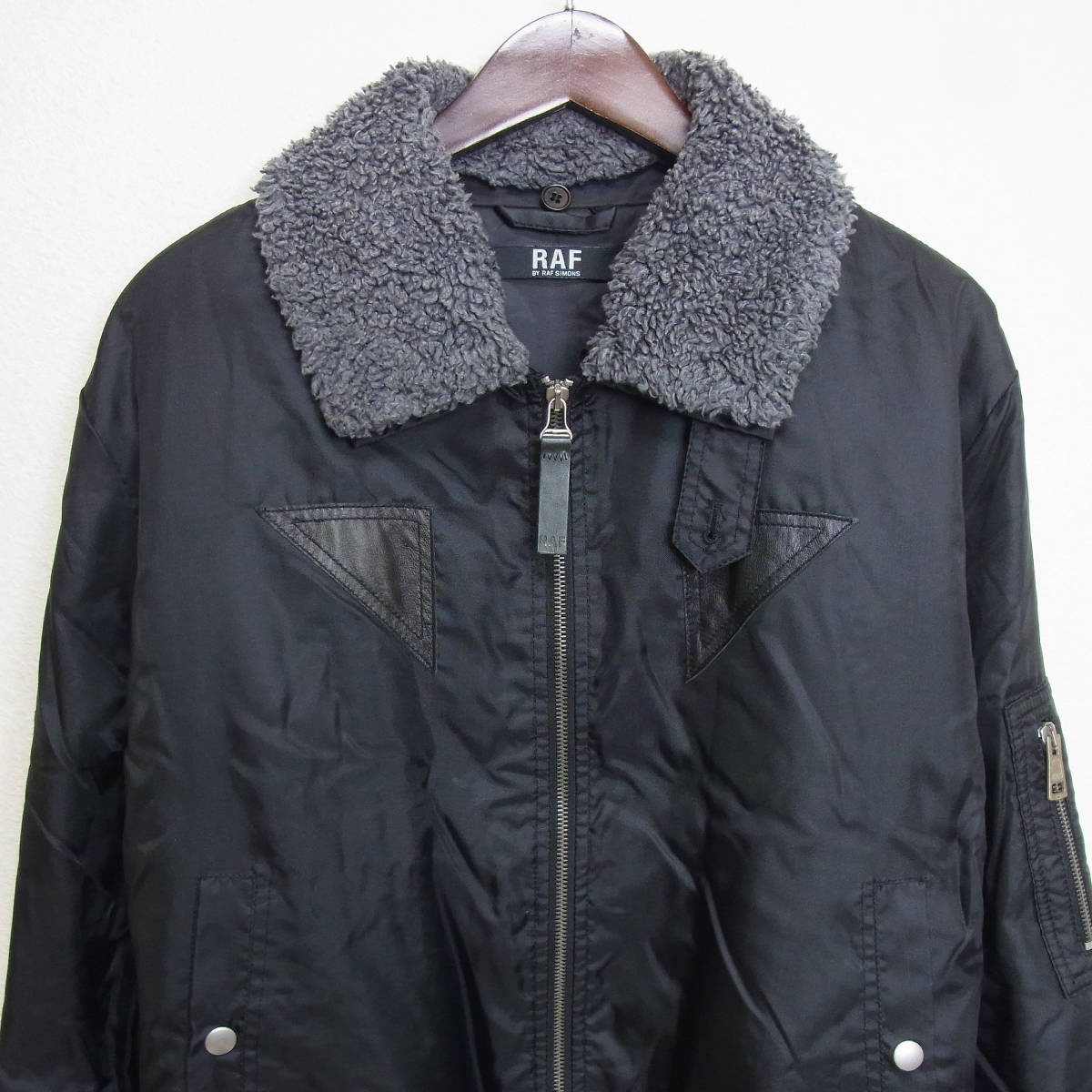 RAF BY RAF SIMONS ラフバイラフシモンズ ワッペン付き B-15 フライト 