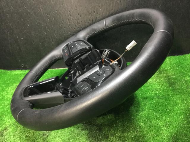 レネゲード ジープ ABA-BU14 リミテッド ABA-BU14(ジープ)のサマータイヤセットのホイール(17 BU クライスラー・ジープ ハンドルカバー １７インチ 純正アルミホイール 28年 型式:ABA-BU14｜ジープ・レネゲード(クライスラー・ジープ)の総合情報 美品 松下自動車（有限会社キシアンドサンズリミテッド） ステアリングカバー ステアリングホイール