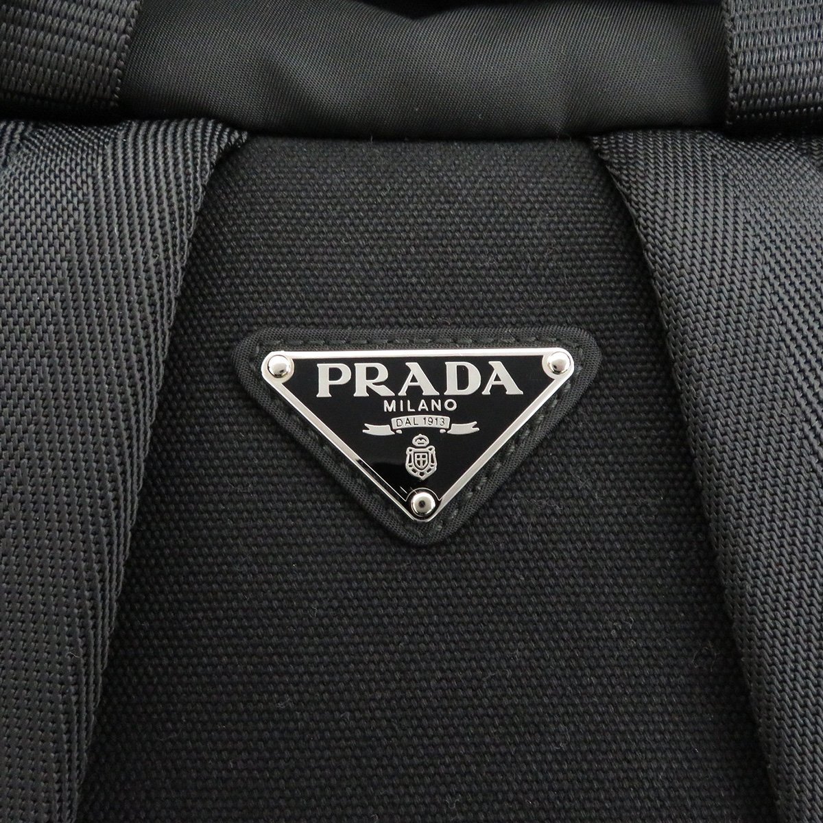 PRADA プラダ V136 TESSUTO MONTAGN NERO 三角プレート ナイロン 