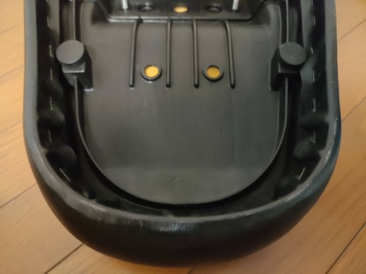 美品 W400 純正シート W650／W800流用の場合はローシートになります 