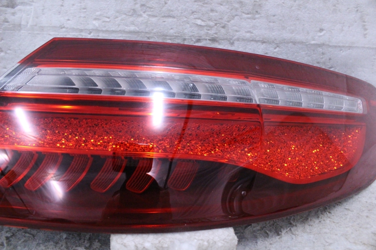 94-38☆美品 LED C238 ベンツ Eクラス クーペ☆右テールライト A2389061101