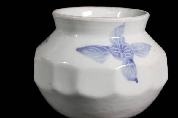 ◇錵◇3 李朝時代 白磁製 草花染付面取壷 15cm