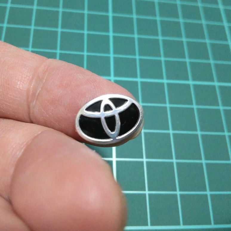 トヨタマーク ミニエンブレム□ステッカー クラウン 86 C-HR RAV4 