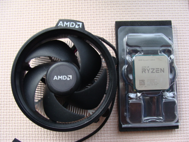 AMD Ryzen7 3700x AM4対応 CPU本体+ファン AMD Ryzen7 3700X 純正