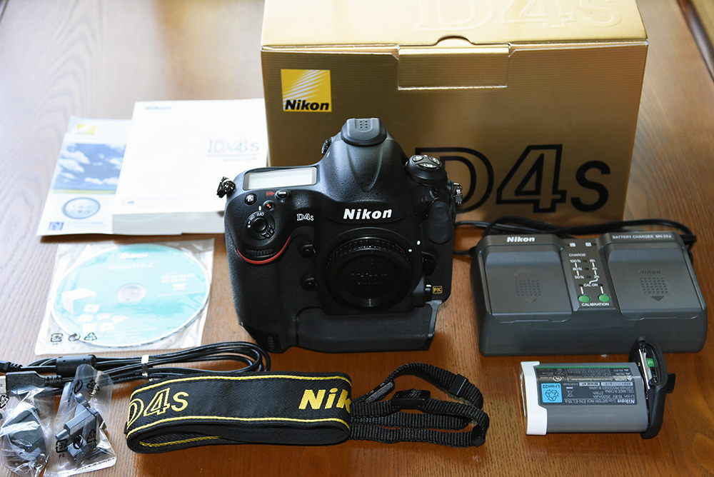 Nikon D4S 極上品 元箱 付属品完備 ショット数5，000枚台 ワンオーナー