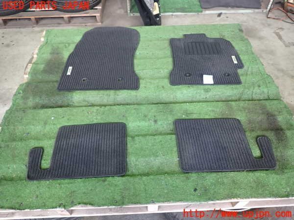 2UPJ-83047800]BRZ(86)(ZC6)フロアマット 中古