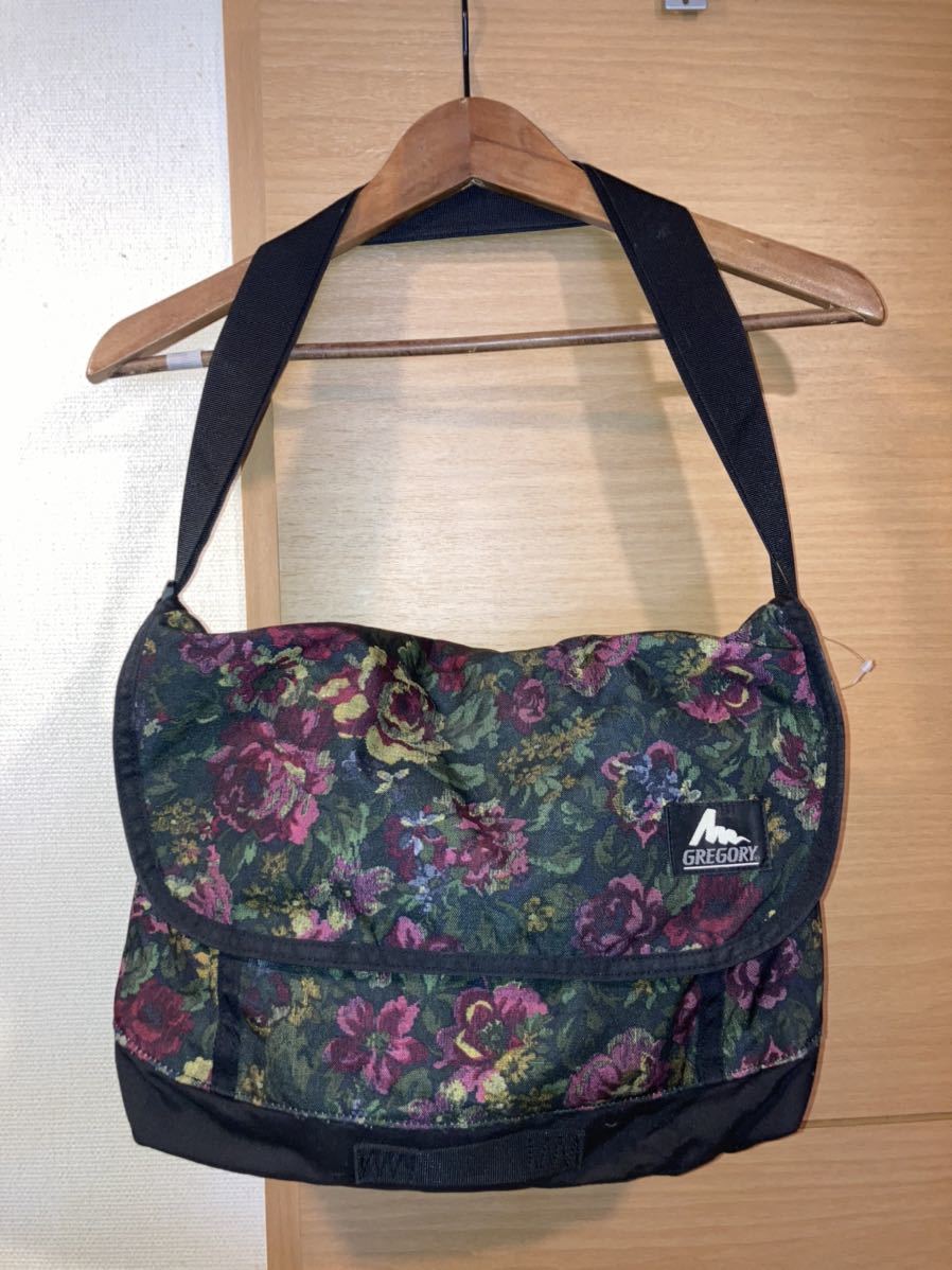 グレゴリー GREGORY ショルダーバッグ 花柄 タペストリー　42×29×14 センチ