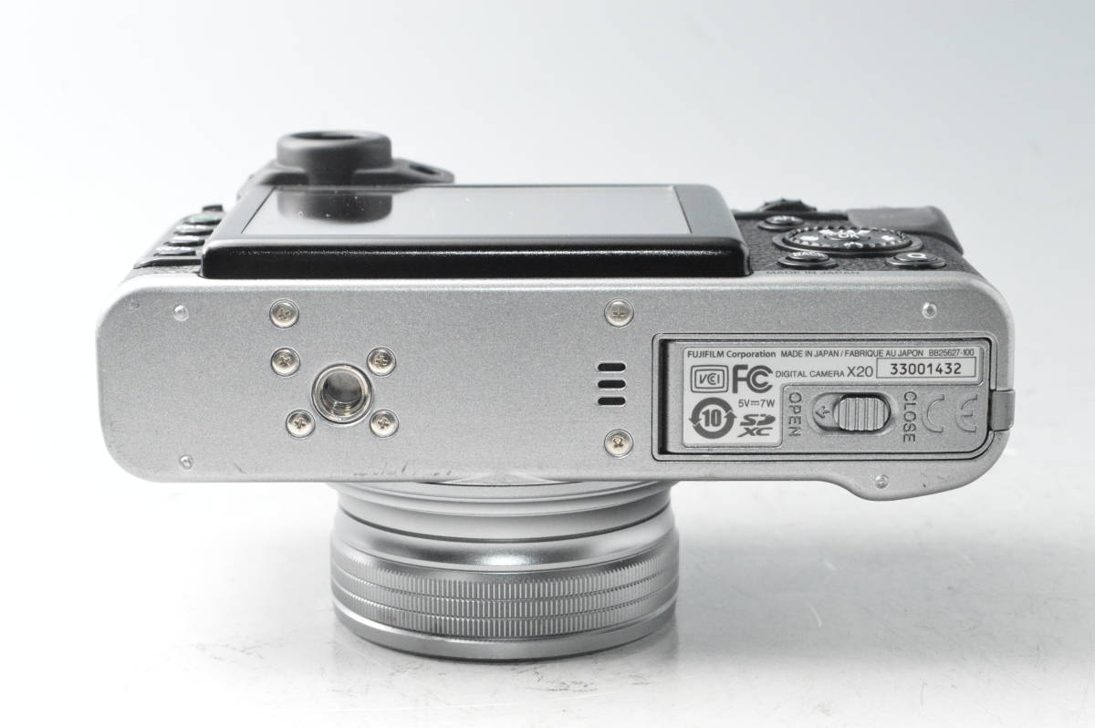 7943 【外観美品】 FUJIFILM フジフイルム X20 シルバー F FX-X20S