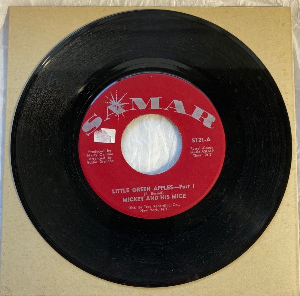 ★　 中古レコード　7 　★　LITTLE GREEN APPLES　PART1 /　MICKEY AND HIS MICE SAMAR_3