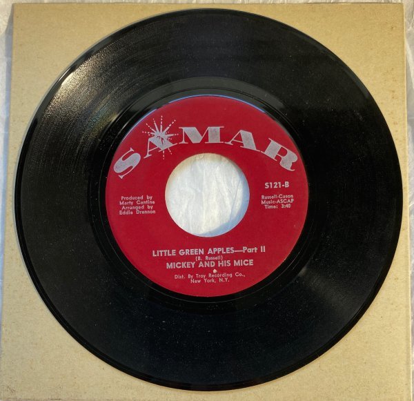 ★　 中古レコード　7 　★　LITTLE GREEN APPLES　PART1 /　MICKEY AND HIS MICE SAMAR_4