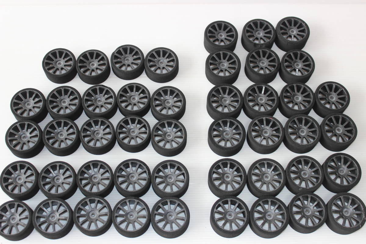 Matrix Tires 1⁄10 (2) | Foam 1⁄8 MATRIX Pre-Mounted F1 Front