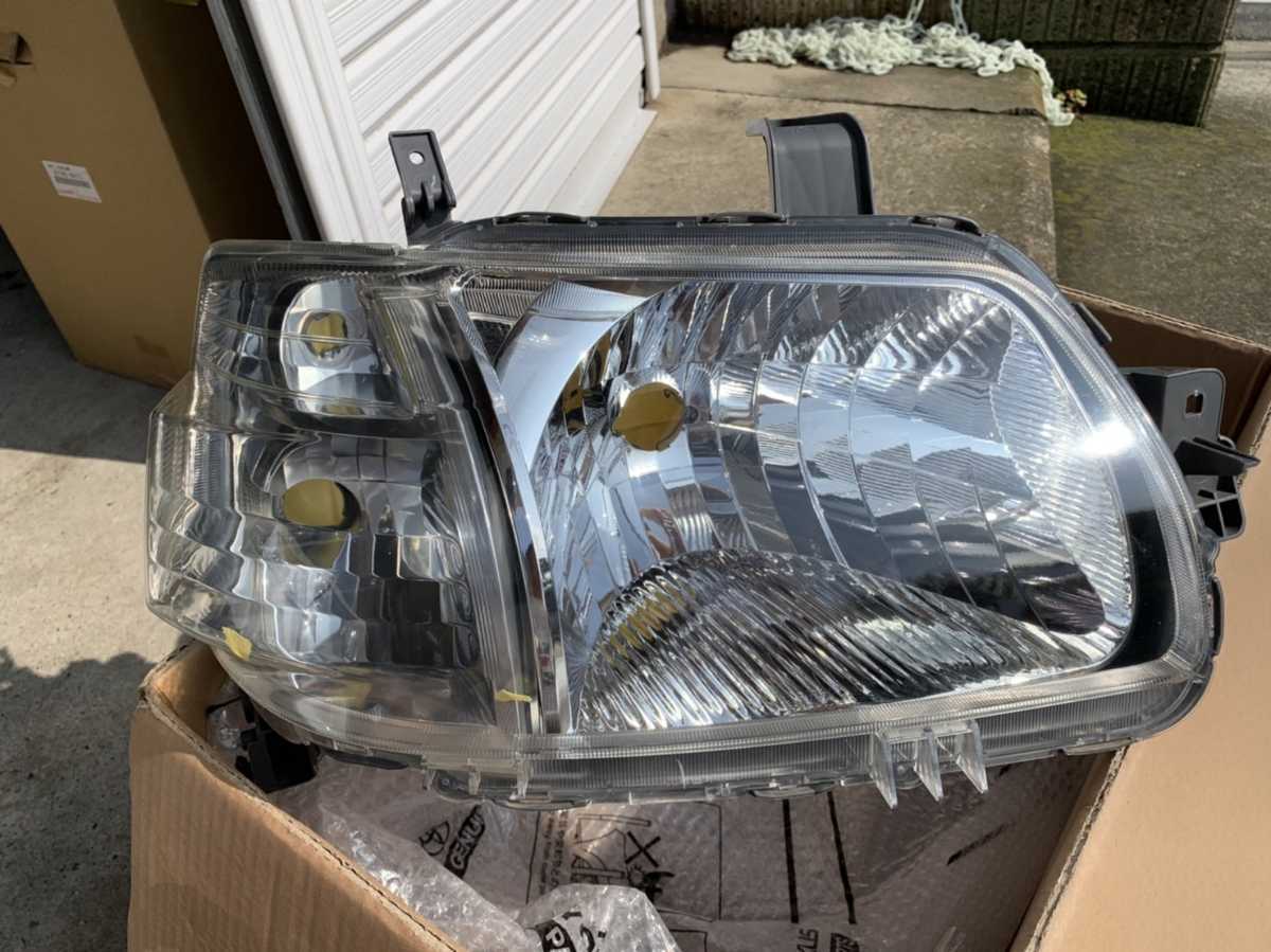 NHP10 ヘッドライト アクア LED GLD Yahoo 純正 左 中期 ハロゲン 右の