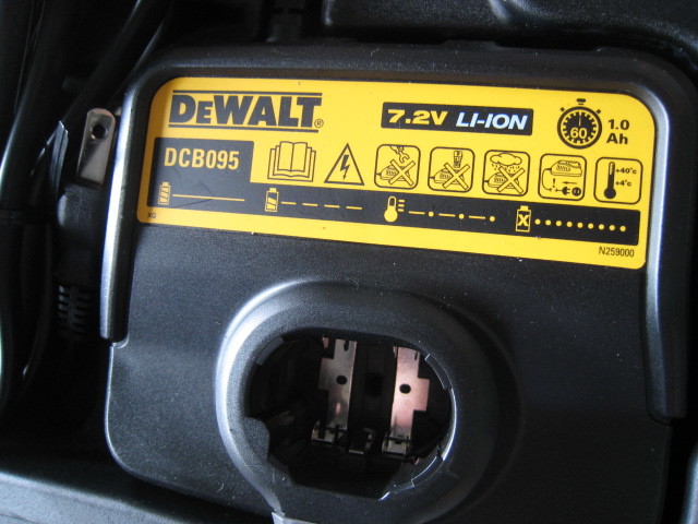 ◆◆DEWALT デウォルト　7.2V 充電式電動スクリュードライバー DCF680G2 　未使用 デウォルト DEWALT 7.2V 中古動作品 7.2ｖ ブラシレス・振動ドリル