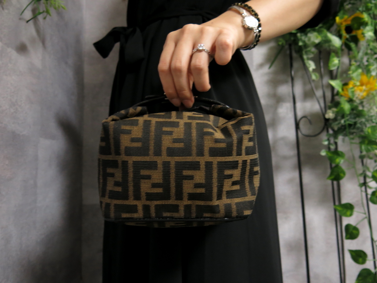 2025，大得価 ○超美品○FENDI フェンディ○ズッカ○ナイロン カーフ