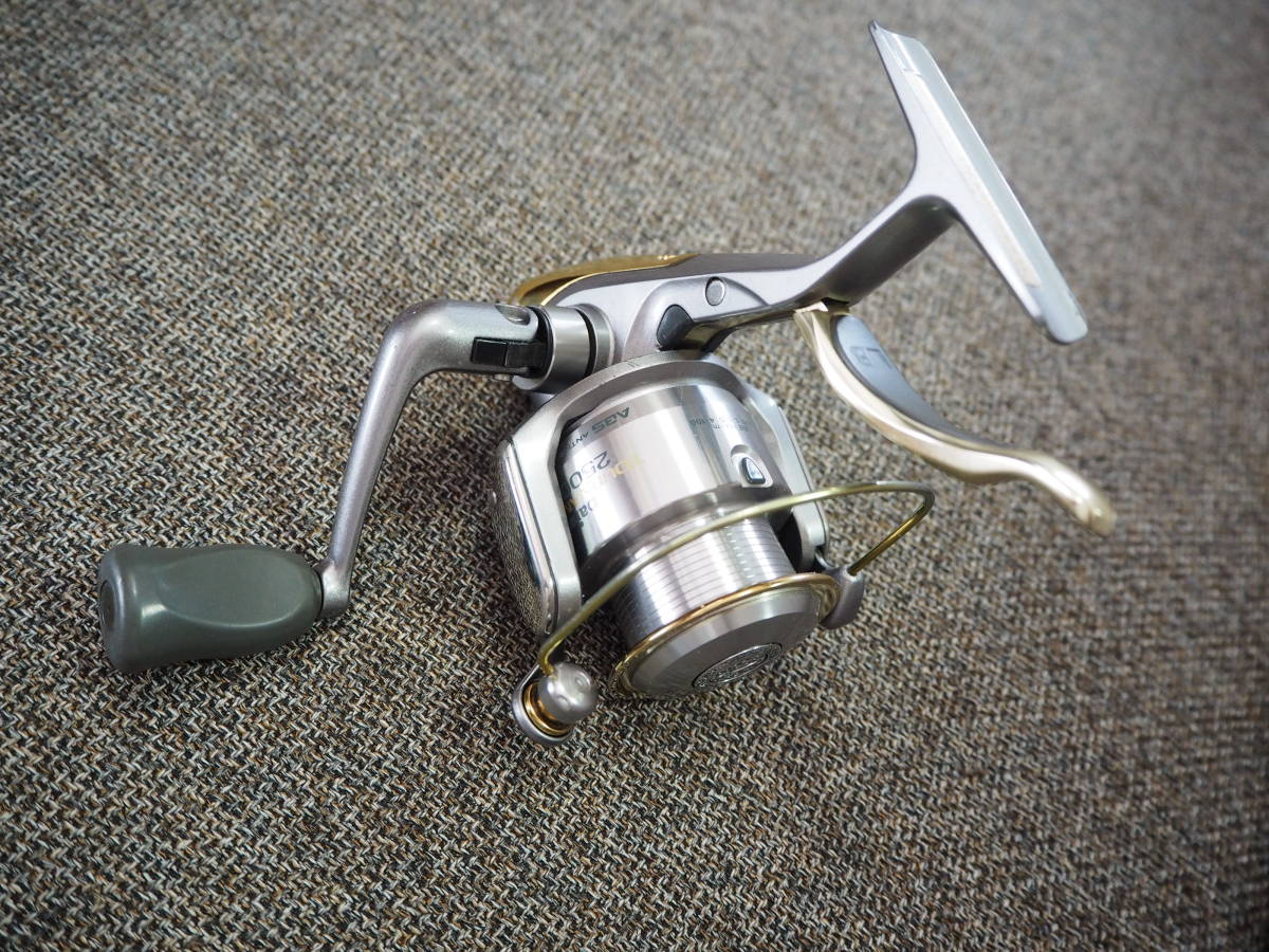 今だけ限定15 Offクーポン発行中 藏 ダイワ エンブレムz 00c Daiwa Emblem Z スピニングリール 検 S Z 1000 2500 3000 4000 トーナメント ルビアス Lacistitis Es