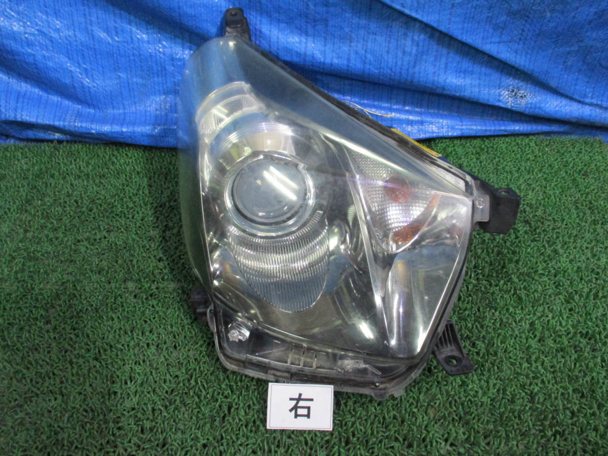 703-L0751a★ トヨタ IQ DBA- NGJ10 右 ヘッドライト 070 白系 130G MT ゴー H24年 HID レベライザ付 KOITO 74-2 ヘッドランプ