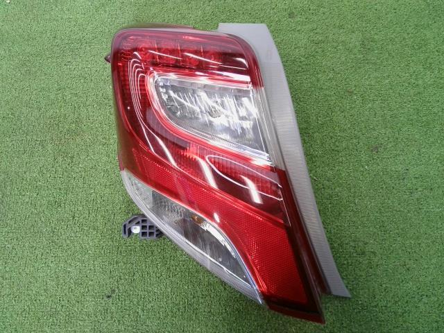 TOYOTA ヴィッツ左側テールランプ ASSY LH 81560-52B90 車 TOYOTA ヴィッツ左側テールランプ ASSY LH 81560-52B90