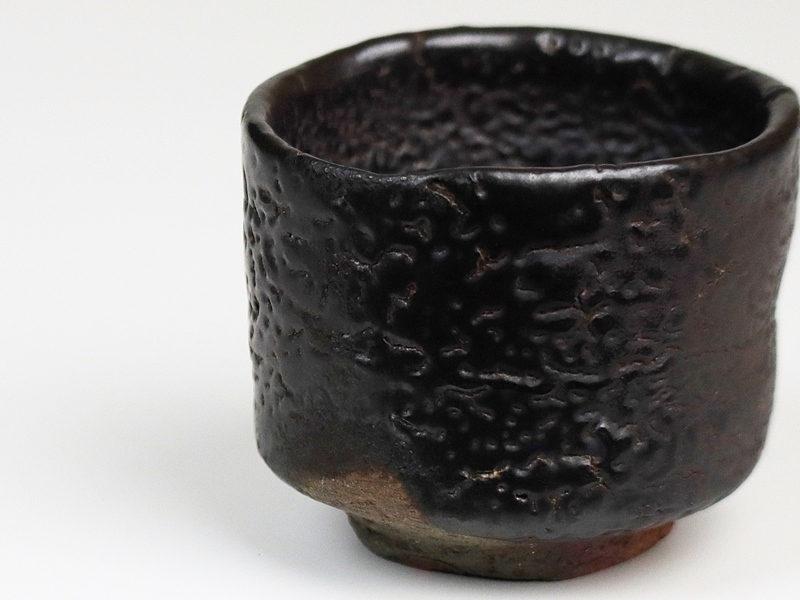 川上清美】秀逸作 黒唐津ぐい呑 共箱 保証 共箱 保証 西岡小十