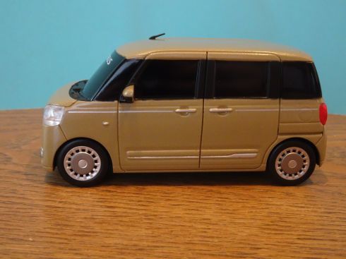 ダイハツ プルバックカー サンドベージュメタリック ミニカー ムーヴ