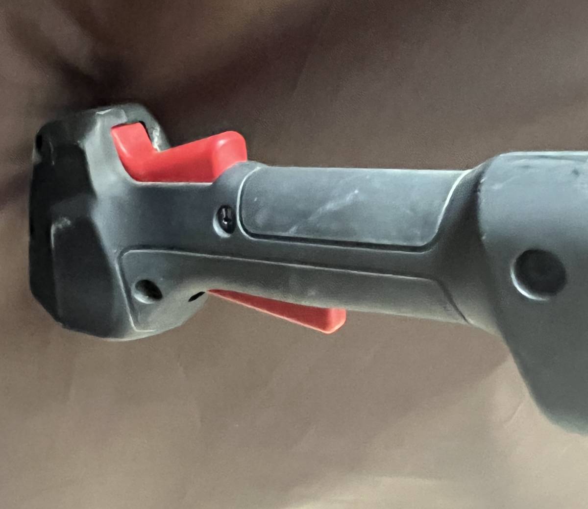 nn0909 028 MAKITA マキタ 14.4V 充電式草刈機（分割棹）Uハンドル 