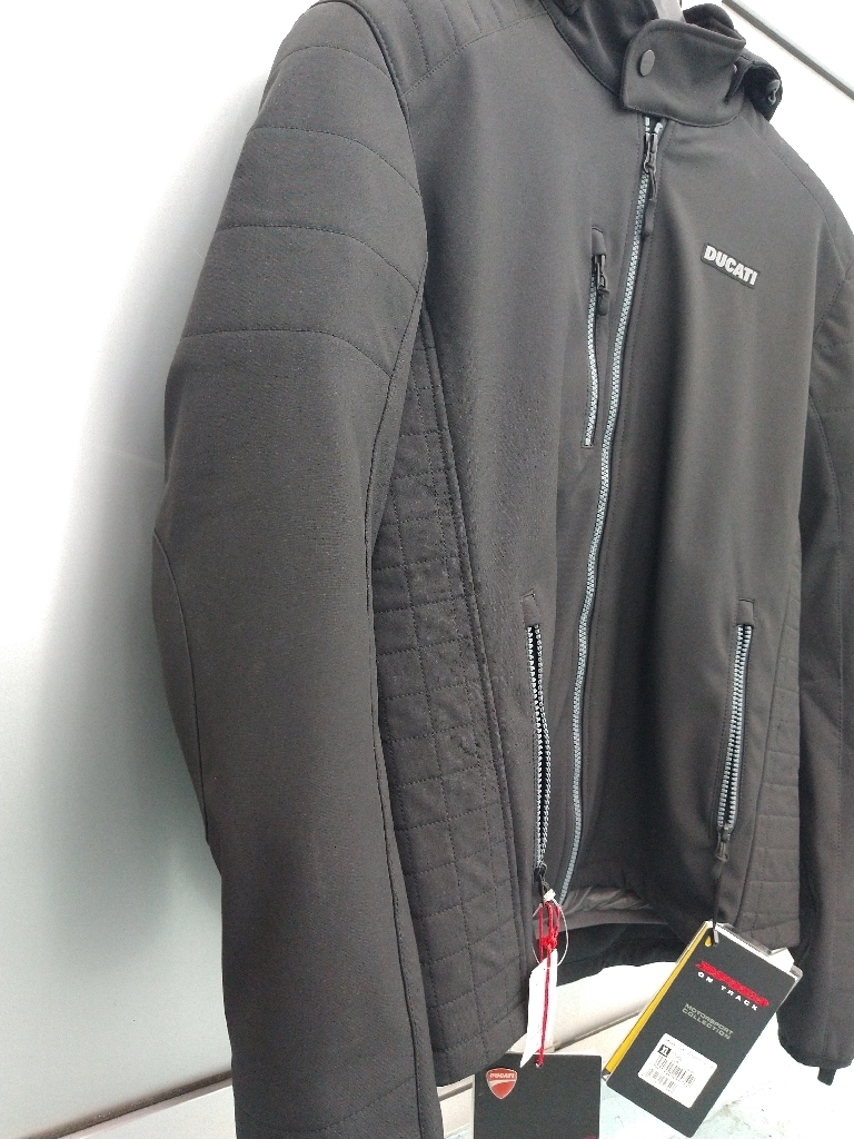 新品 DUCATI 純正アパレル OUTDOOR C2 ジャケット XLサイズ 定価40，628円 981043076 140 Ducati L C2 jacket Fabric Automotive