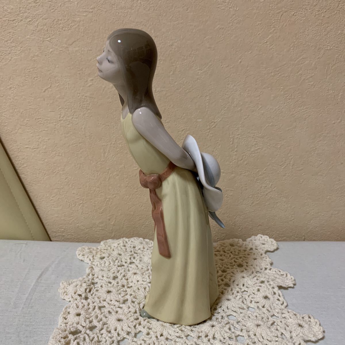 LLADRO リヤドロ 帽子を被った少女 35.5cm 【公式通販】